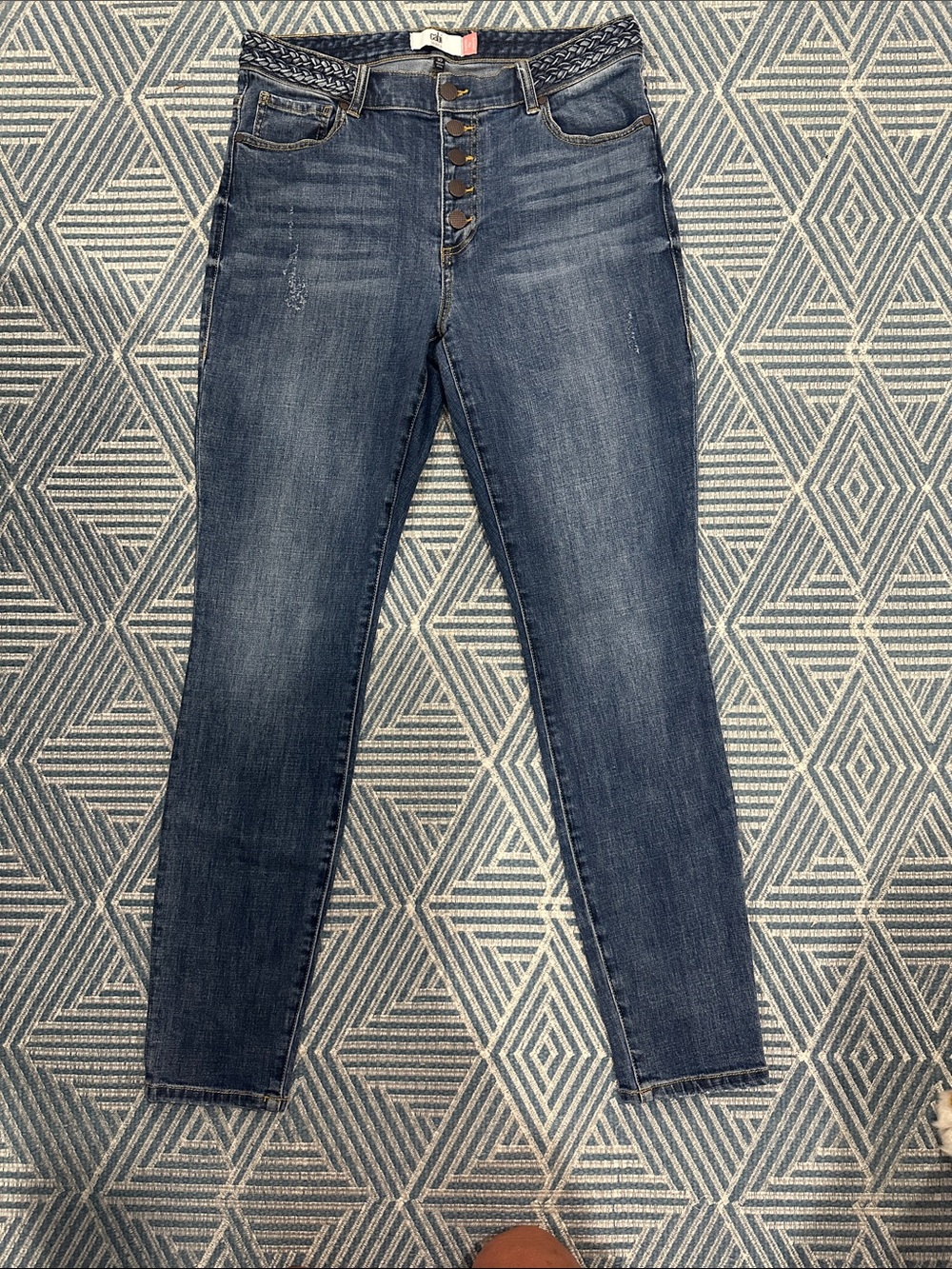 Cabi 5694 — the Button Fly Skinny / Mia jean.